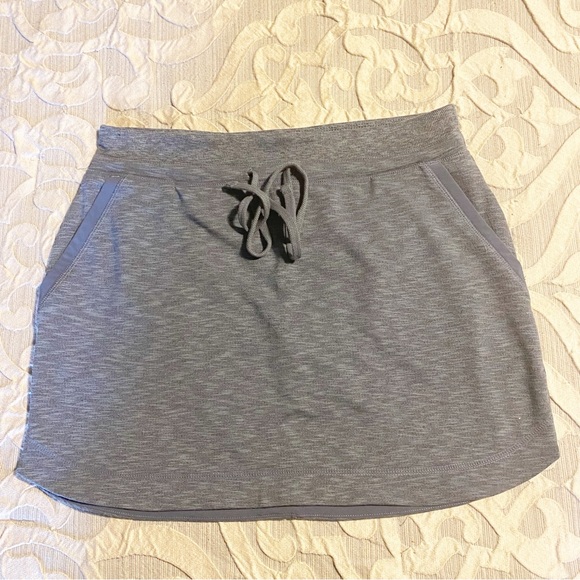 ATHLETA Dark Gray Marled Mini-Skirt with Pockets Size Medium - Picture 4 of 8